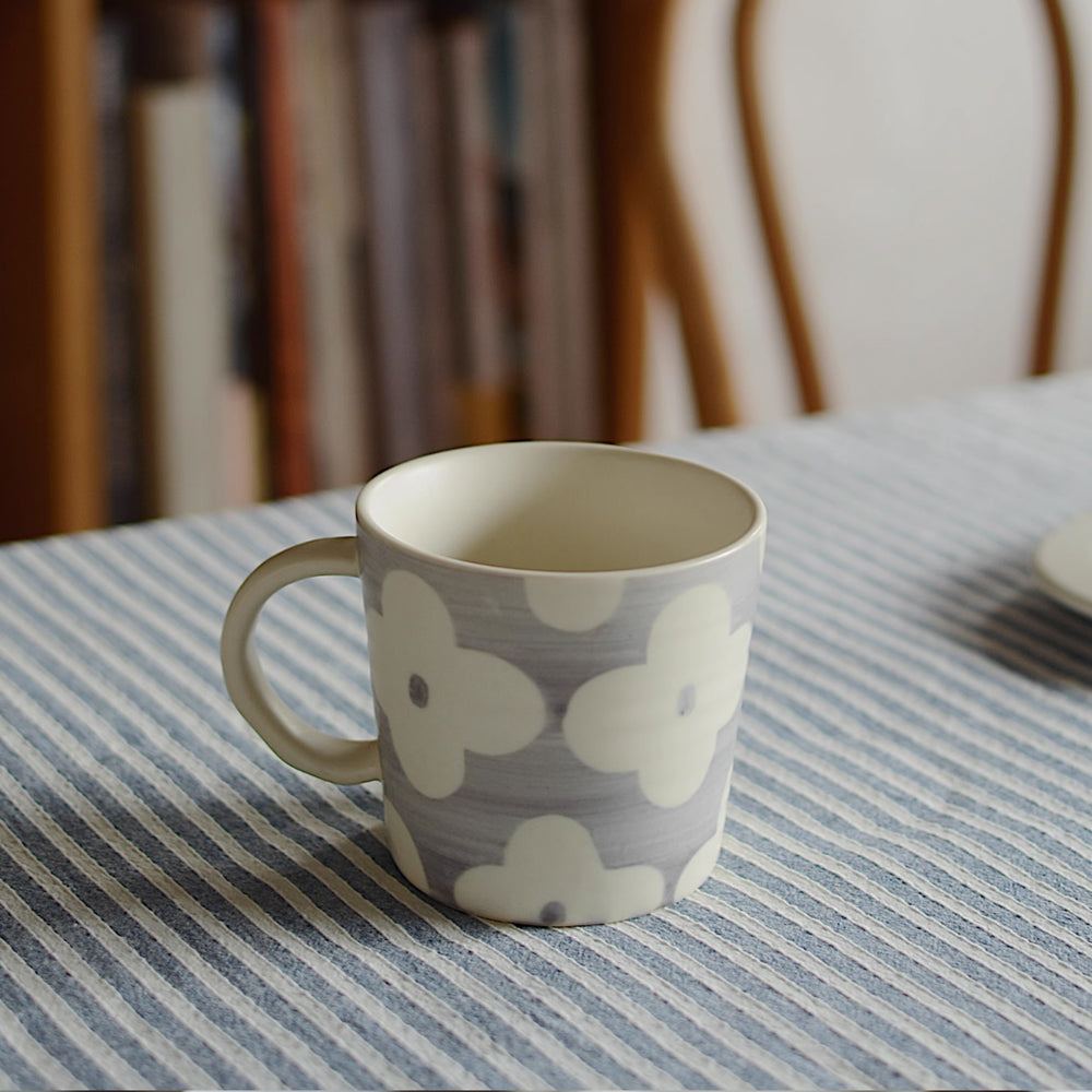 フラワーペイントグレーマグ – acacia